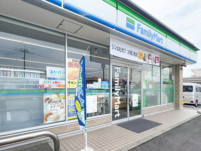 ファミリーマート御南店
