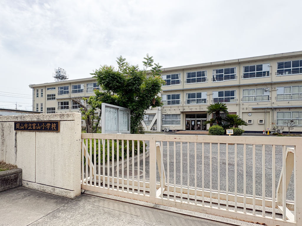 富山小学校