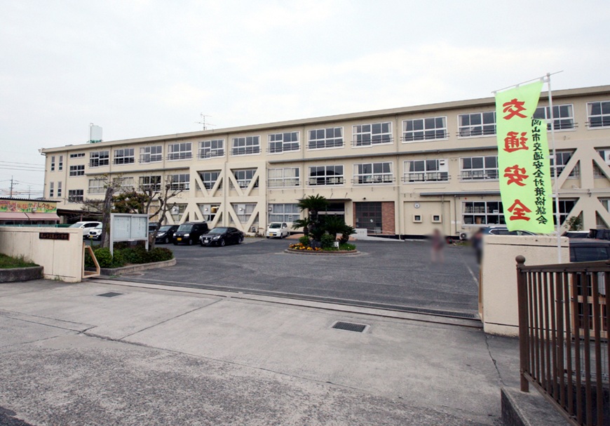 富山小学校